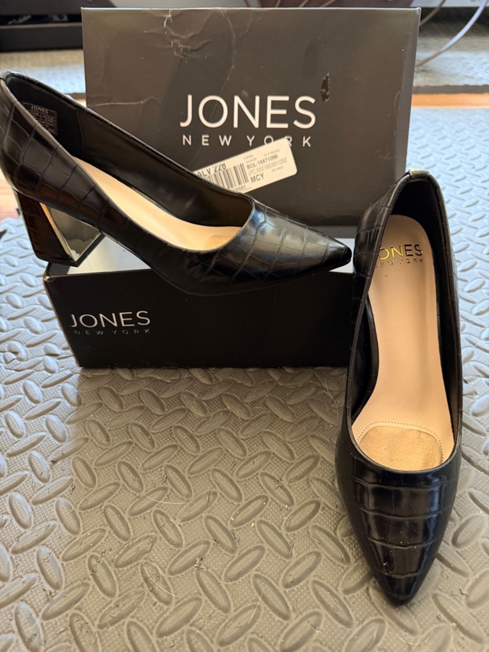 Jones New York Black Croc-Embossed Pointed Block Heel Pumps